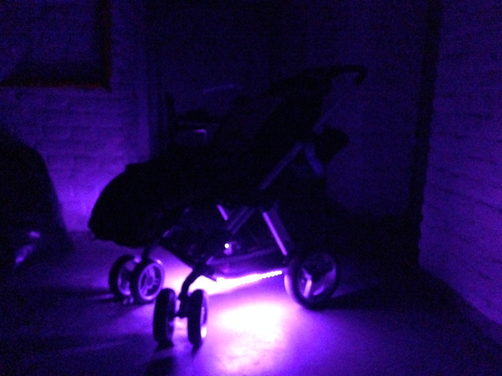 Unterbodenbeleuchtung für den Kinderwagen – Björn's Techblog